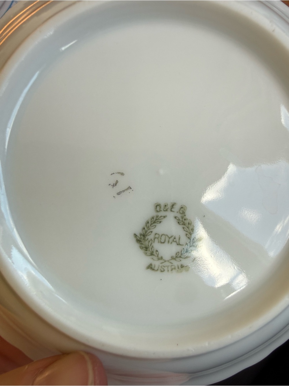 Set of 2 O & EG Royal Austria porcelain floral bowls - Picture 5 of 5